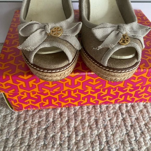 Tory Burch subtle metallic gold espadrilles - Picture 10 of 11